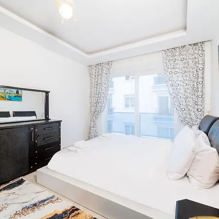 Business-Friendly Flat Close To The Beach With A Sleek Interior Design In Konyaalti Apartmán *